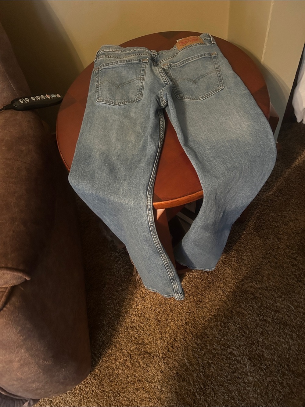 Levi's Slim Straight Jeans in Light Blue Denim. 31x30. Preowned. - Picture 2 of 5